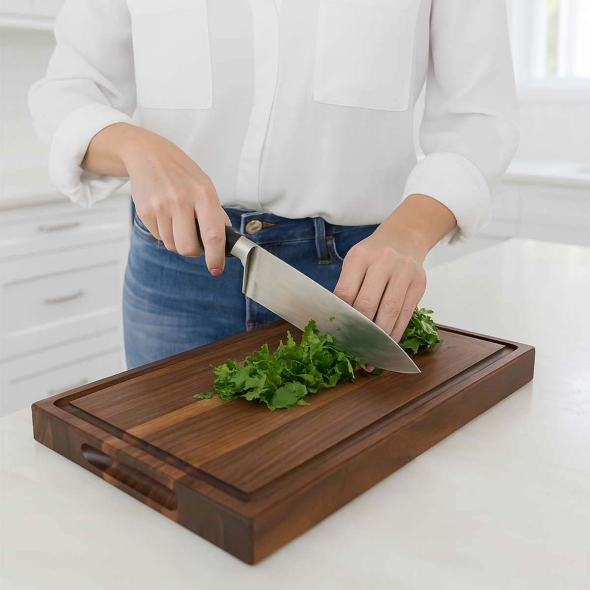Walnut Edge Grain Cutting Board "The Roxborough"